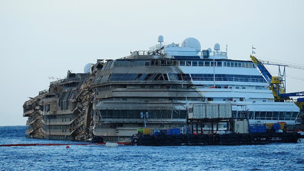 Video: Costa Concordia emprende último viaje