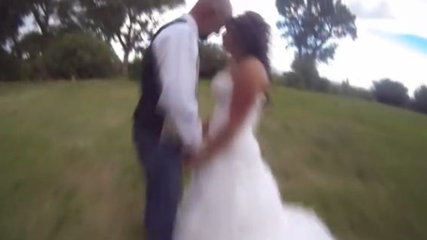 Video: Drone impacta en cabeza de novios
