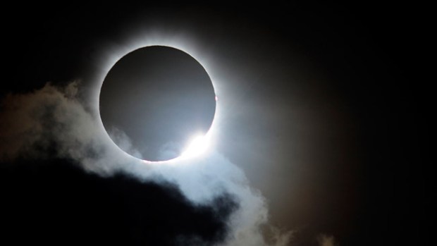 Video: El primer eclipse solar del 2014