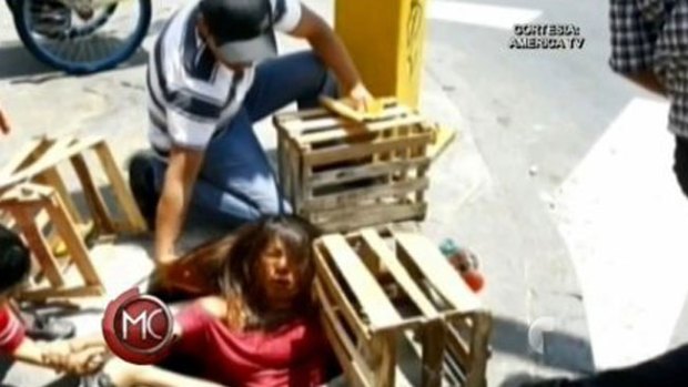 Video: Embarazada cae por hueco y sobrevive