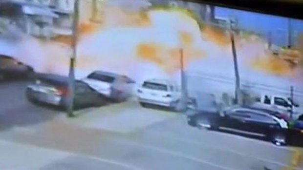 Video: Explota camión cocina dejando heridos