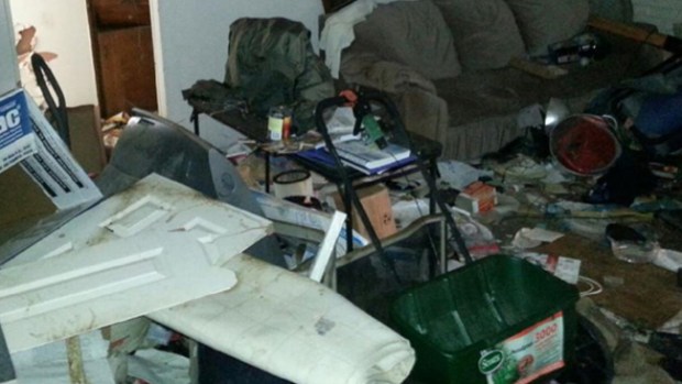 Video: Viven entre la basura por miedo a tirarla