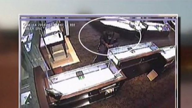 Video: Gran burla de ladrón en silla de ruedas