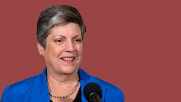 Video: Le llueve dinero a Janet Napolitano