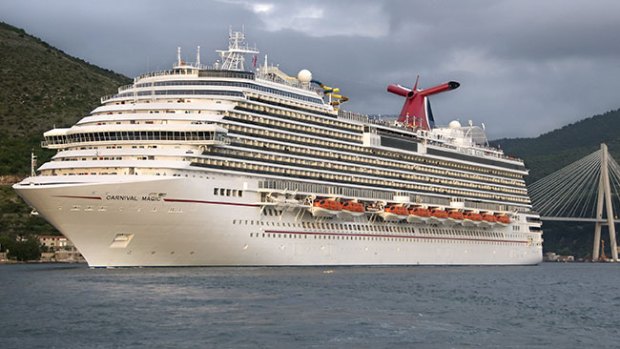 Video: Llega crucero con mujer en cuarentena