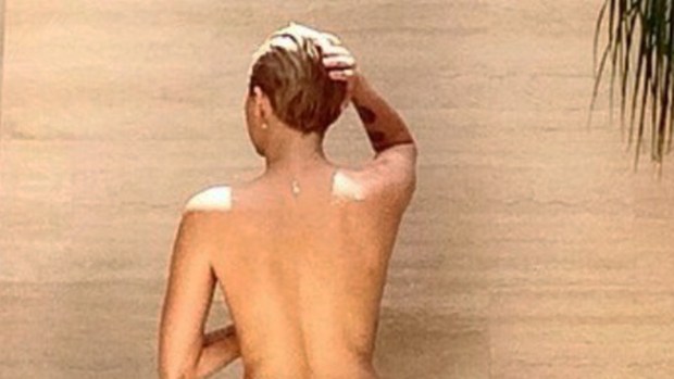Video: Miley Cyrus se desnuda en Puerto Rico