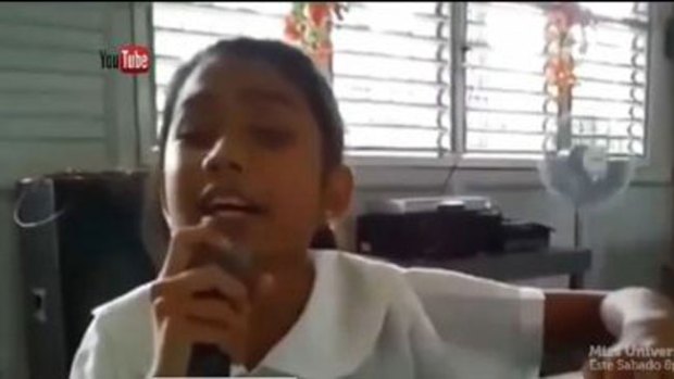 Video: Niña ciega canta como Miley Cyrus