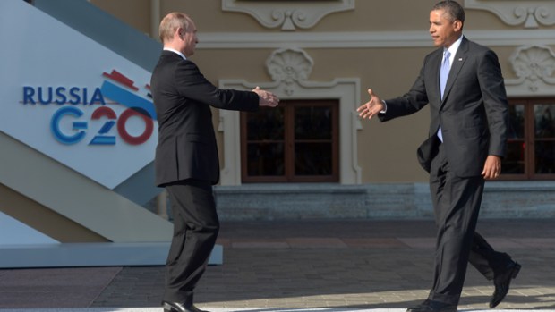 Video: Tenso saludo entre Obama y Putin