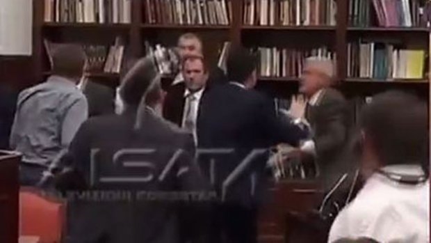 Video: Zafarrancho de puñetazos en parlamento