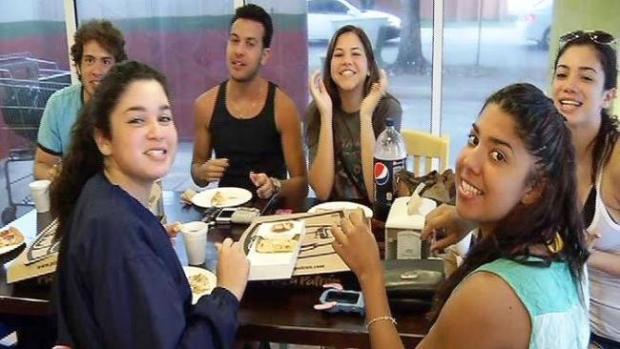 Video: Pizza gratis convoca multitud