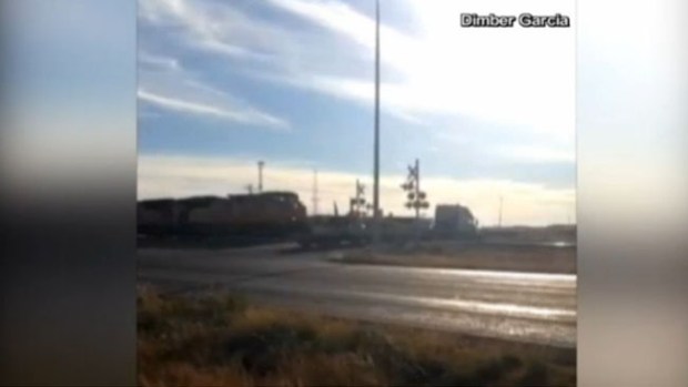 Video: Asombroso video de tren contra tráiler