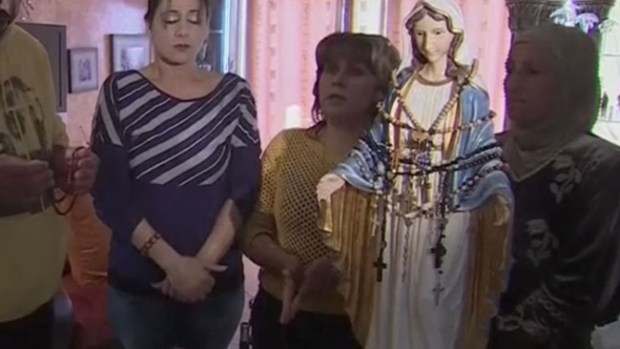 Video: Miles van a ver a virgen que “llora aceite”