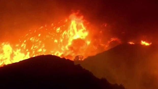 Al menos 600 viviendas evacuadas por un incendio forestal en California Al menos 600 viviendas evacuadas por un incendio forestal en California