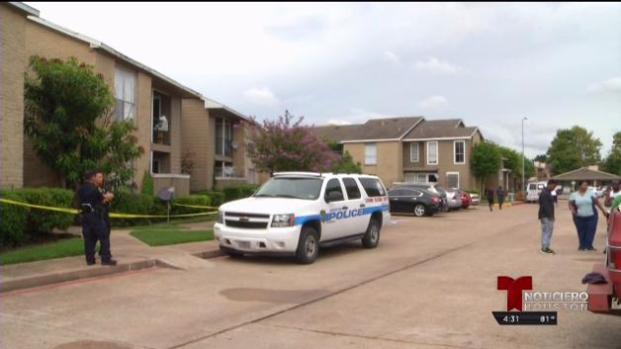 Joven de Houston muere de disparo mientras tomaba selfie
