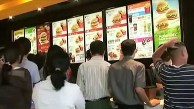 País con su 1r McDonalds desata locura