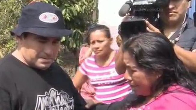 Náufrago se reúne con madre de amigo