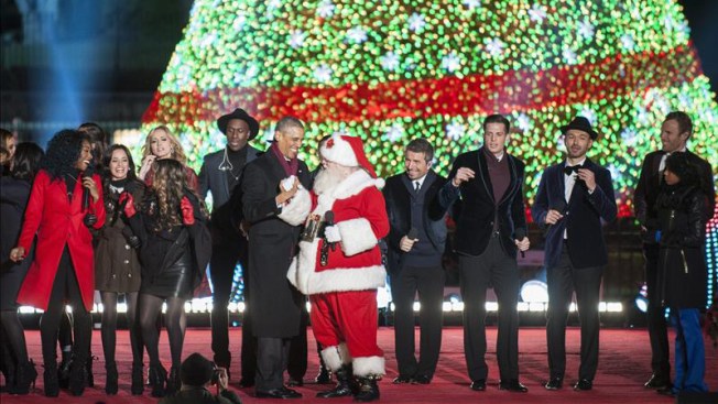 Obama enciende el árbol navideño