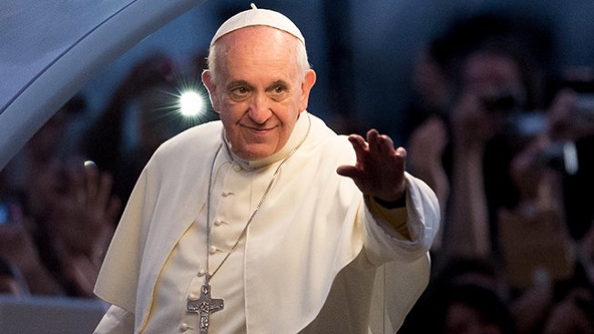 Papa lamenta obsesión católica con gays