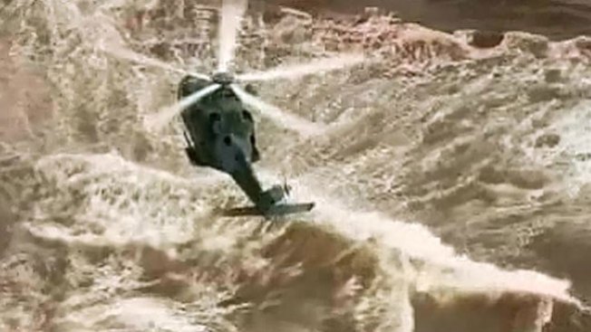 Espectacular y feliz rescate en un río