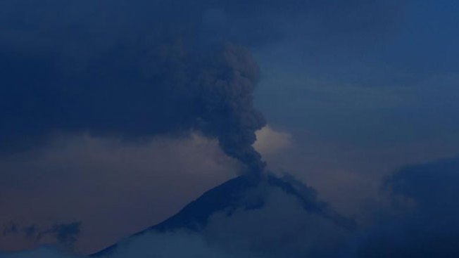 Hawái: lava de volcán sigue imparable